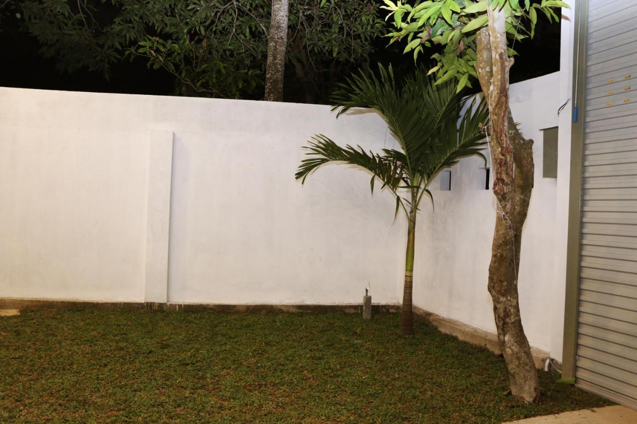 Ashford Beach Matara Buitenkant foto